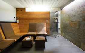 Im Wellnessbereich die Füße hochlegen. 